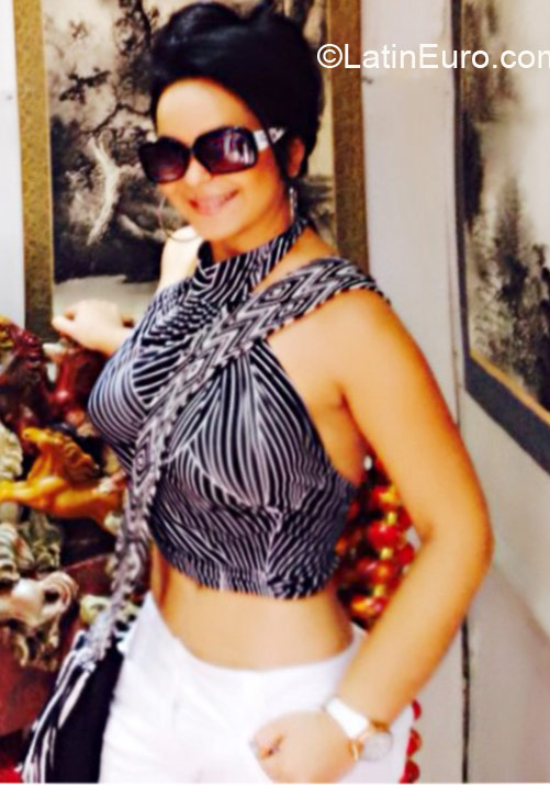 Date this gorgeous Colombia girl Pilar from Bogota CO17368