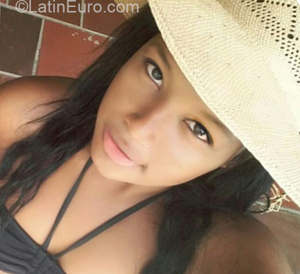 Date this sultry Colombia girl Katherin from Cali CO17423