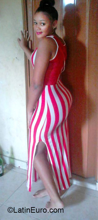 Date this nice looking Dominican Republic girl Kati from Santiago DO26267