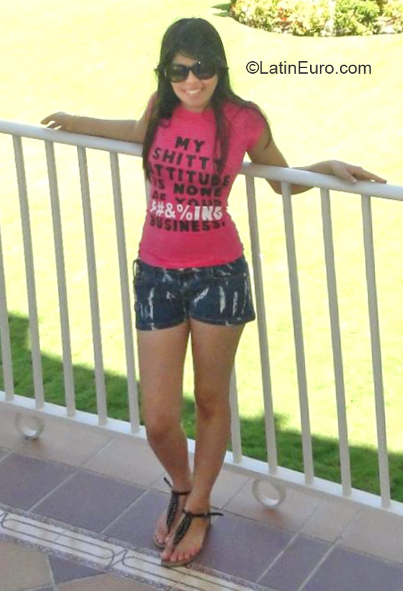 Date this foxy Venezuela girl Jennifer from Caracas VE504