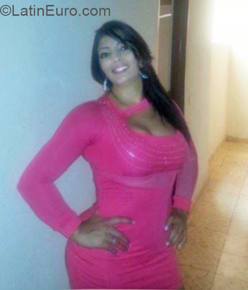Date this happy Colombia girl Lina from Medellin CO17455