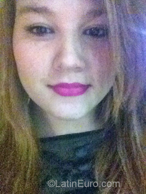 Date this hot Brazil girl Alyne from Goiania BR9337