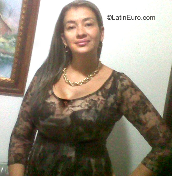 Date this hard body Colombia girl Clara from Tulua CO17479