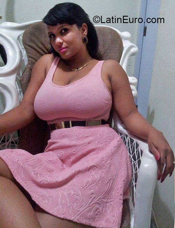 Date this passionate Dominican Republic girl Jennifer from Santo Domingo DO40375