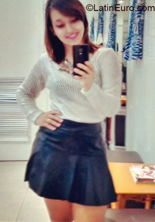 Date this nice looking Brazil girl Jessica from Sao Paulo BR9347