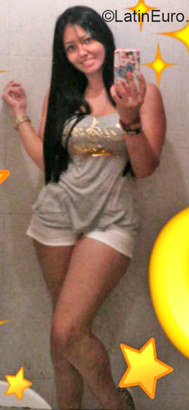 Date this hot Colombia girl Carolina from Pereira CO17571