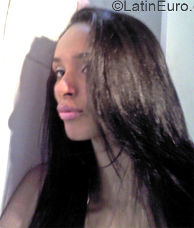 Date this young Brazil girl Suellen from Rio De Janeiro BR9362