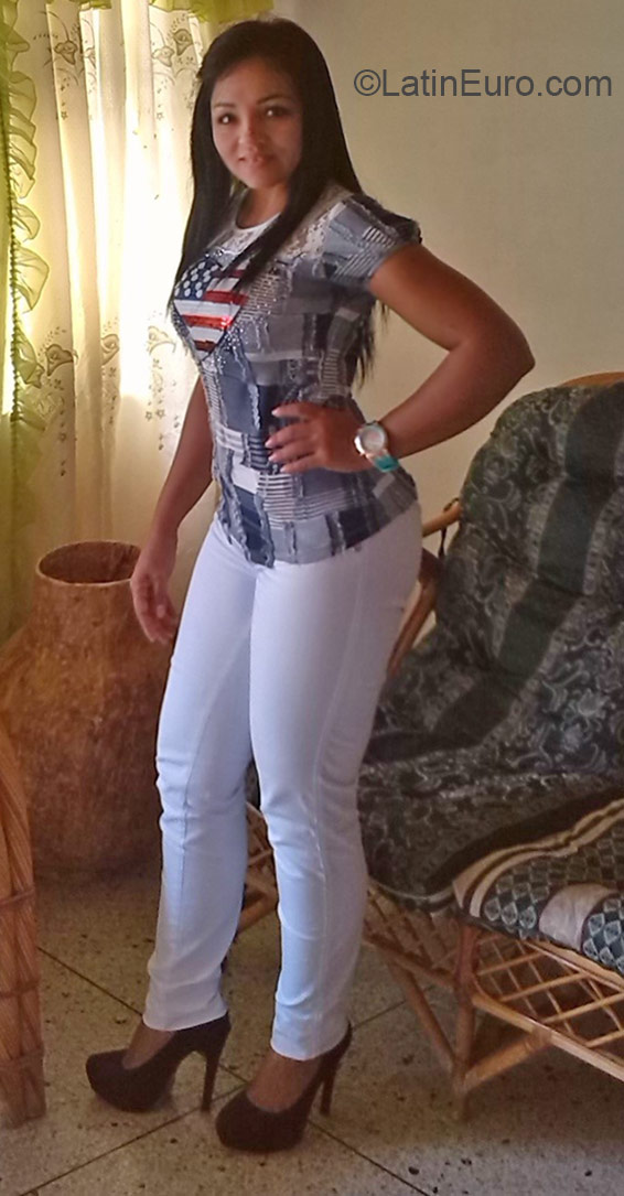 Date this tall Venezuela girl Alba from Merida VE640