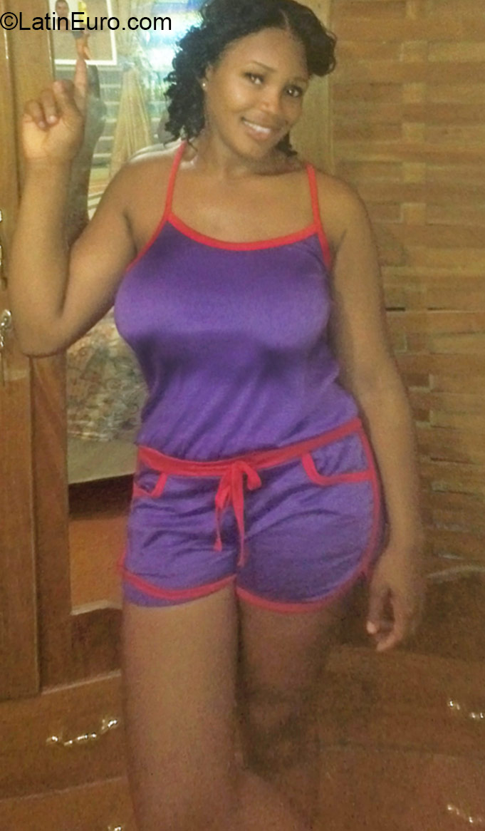Date this sensual Jamaica girl Octavia from Montego bay JM2081