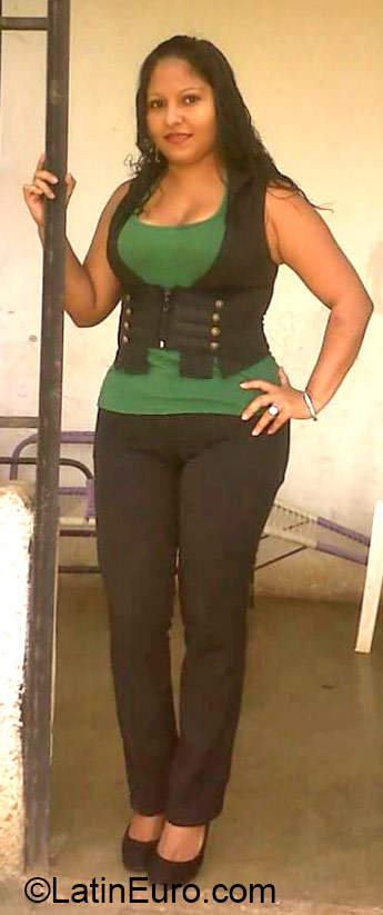 Date this voluptuous Honduras girl Cinthya from Catacamas olancho HN1562