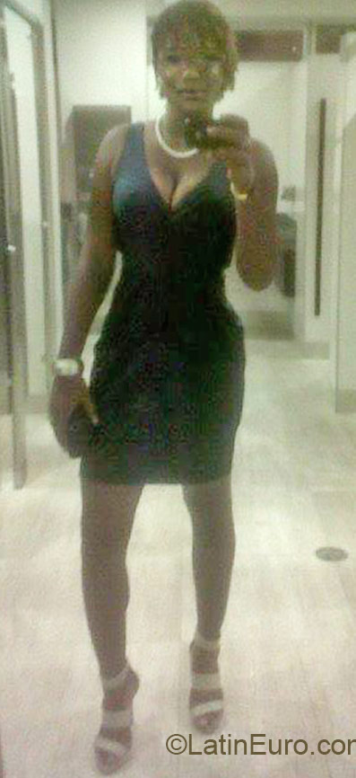 Date this happy Jamaica girl Vanesa from Kingston JM2088