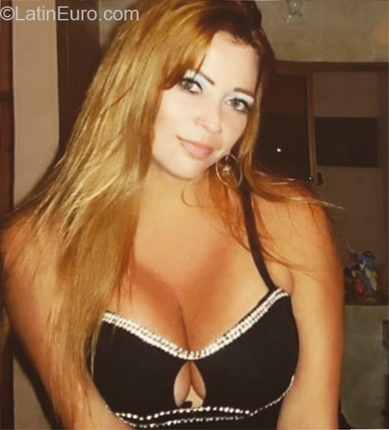 Date this cute Colombia girl Erika from Medellin CO18308
