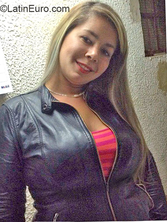 Date this nice looking Colombia girl Eliana from Bogota CO17677