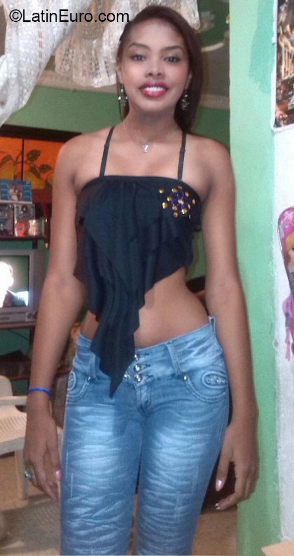 Date this charming Colombia girl Sofia from Bogota CO17699