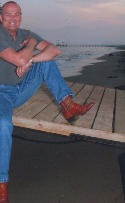 Date this hard body United States man George from Houston US16294