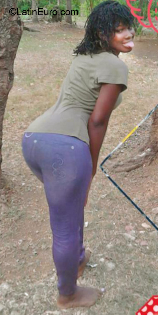 Date this beautiful Jamaica girl Kaiyandria from Manchester JM2102