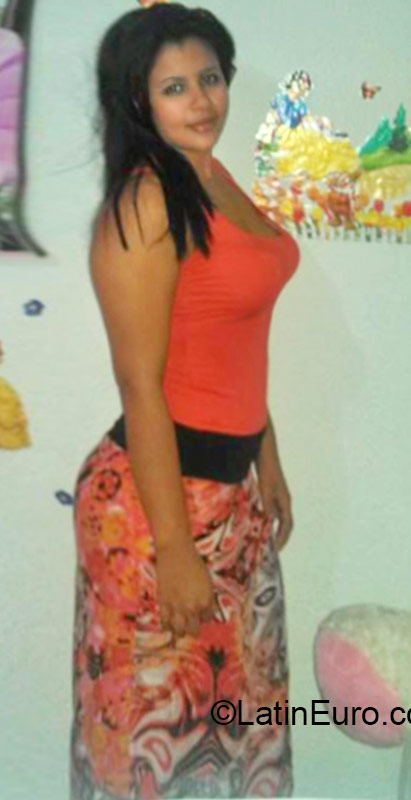 Date this good-looking Colombia girl Fernanda from Caucasia CO17714