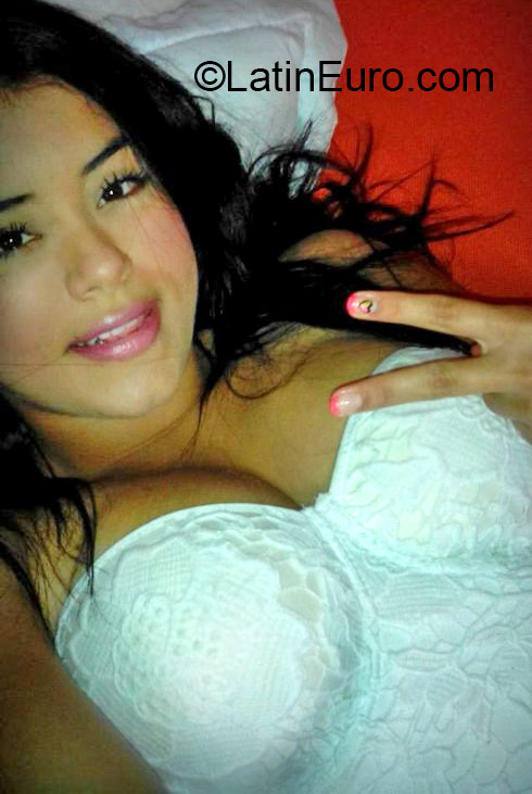 Date this pretty Colombia girl Estefany from Pereira CO17734