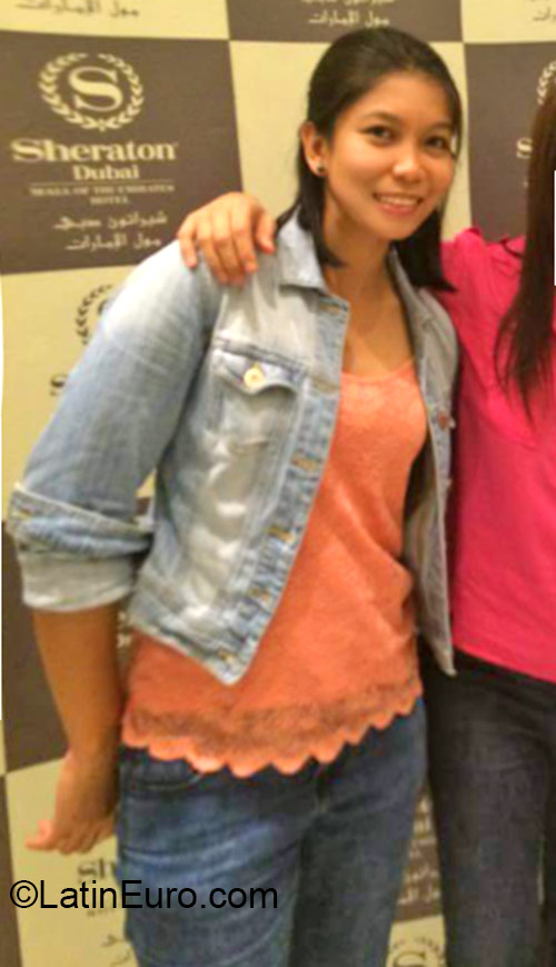 Date this stunning United Arab Emirates girl Elaine from Dubai AE43