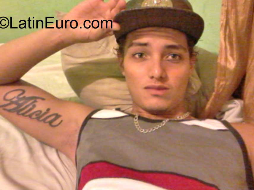 Date this tall Panama man Cris from Panama City PA650