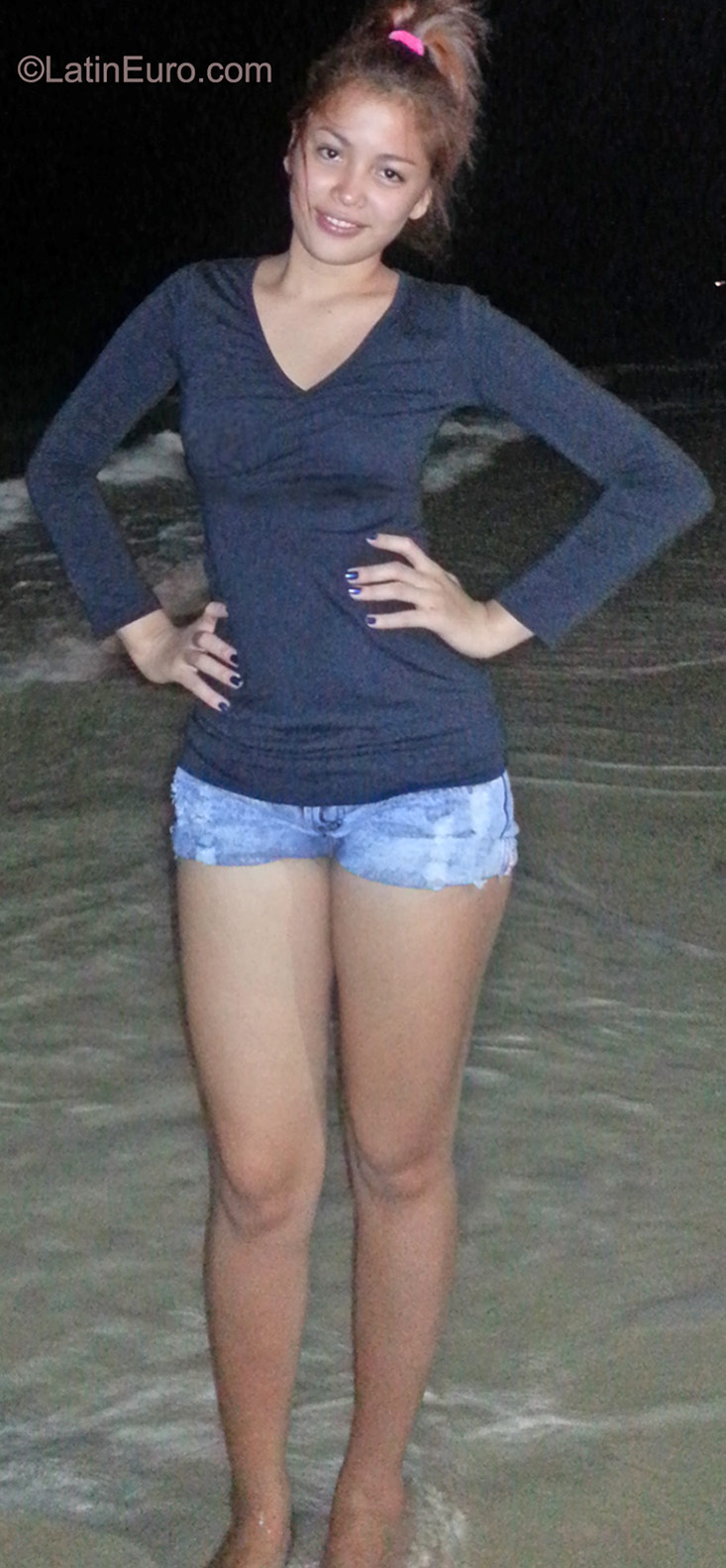 Date this young Philippines girl Dynie from Cebu City PH807