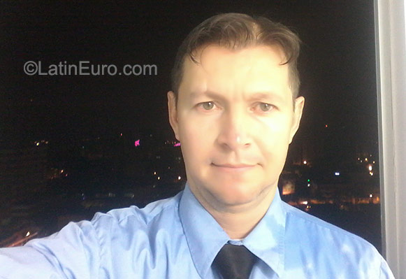 Date this nice looking Colombia man Javier from Bucaramanga CO17813