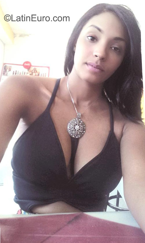 Date this exotic Dominican Republic girl Carlina from San francisco de macoris DO22883