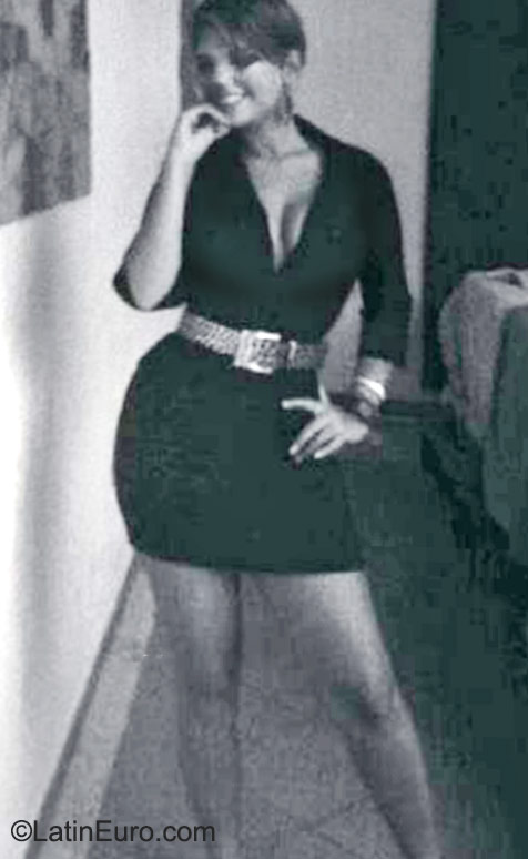 Date this happy Venezuela girl Stephany from Caracas VE598