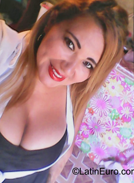 Date this attractive Panama girl Gilmia from Panama City PA665