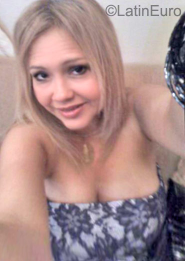 Date this charming Venezuela girl Cindie from maracaibo VE603