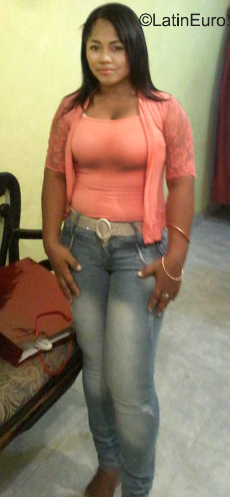 Date this charming Colombia girl Doly from Cartagena CO17880