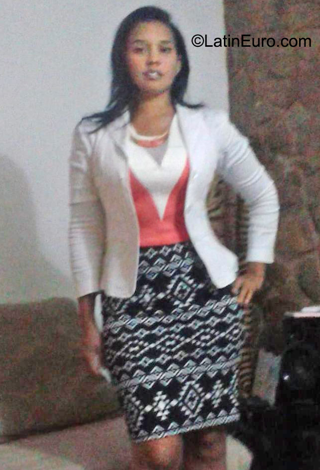 Date this stunning Venezuela girl Valentina from Porlamar VE606