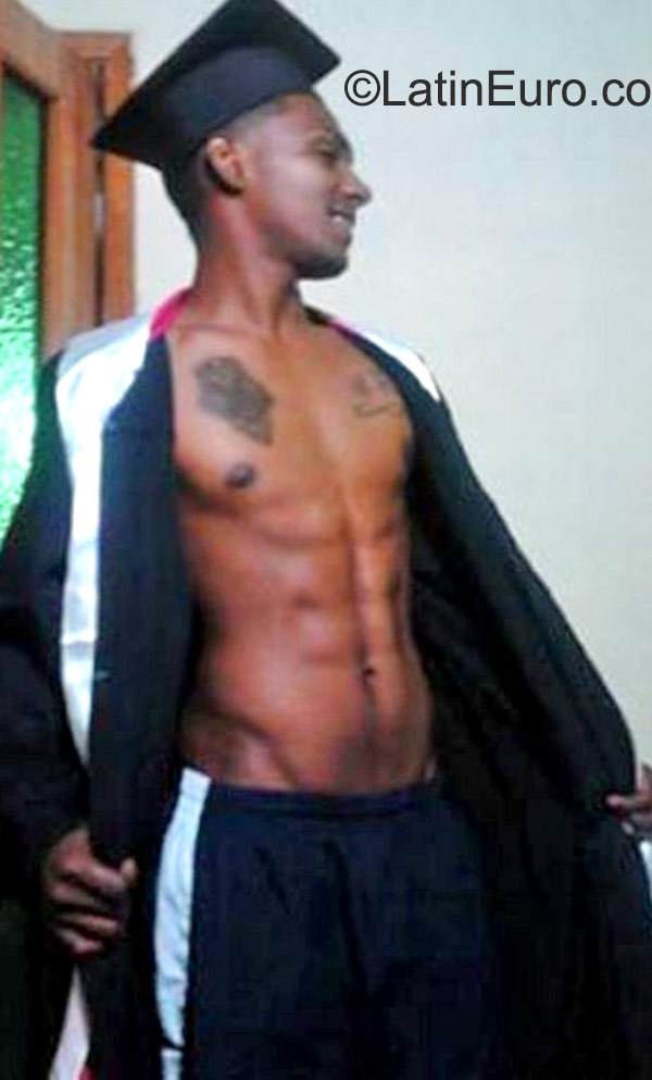 Date this attractive Venezuela man Jhoinerliendo from Caracas VE607