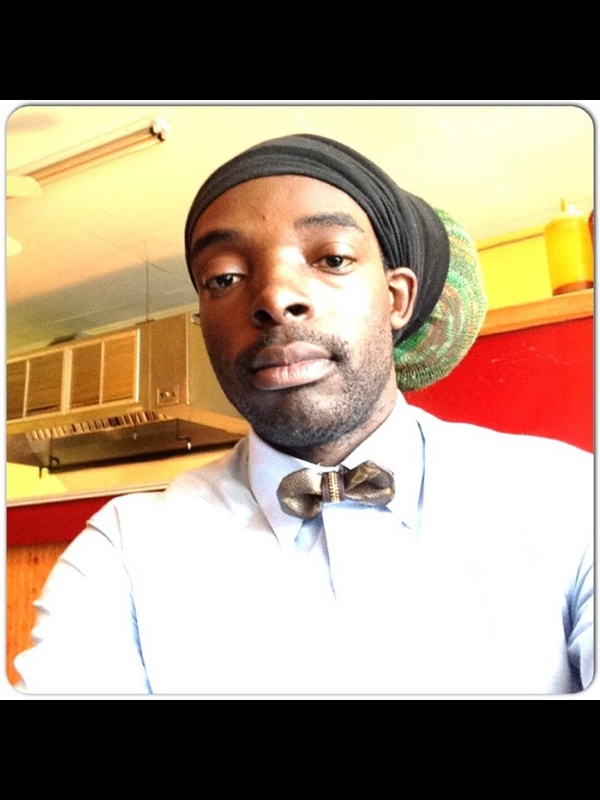 Date this young United States man East from Chicago US16405