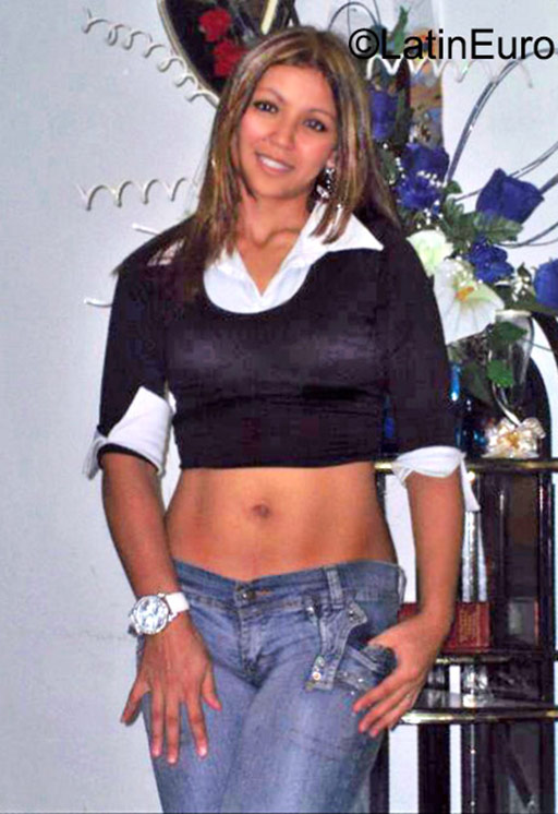 Date this nice looking Colombia girl Patricia from Bogota CO17913