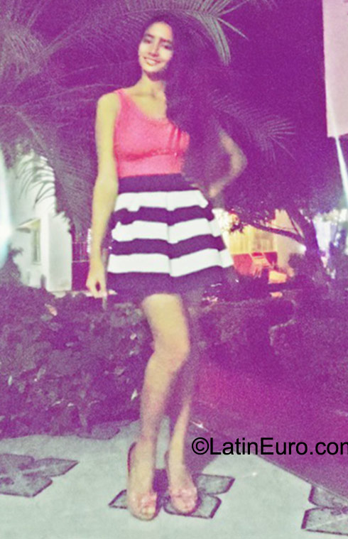 Date this beautiful Colombia girl Adriana from Barranquilla CO17914