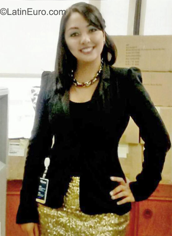 Date this stunning Colombia girl Adriana from Bogota CO17916