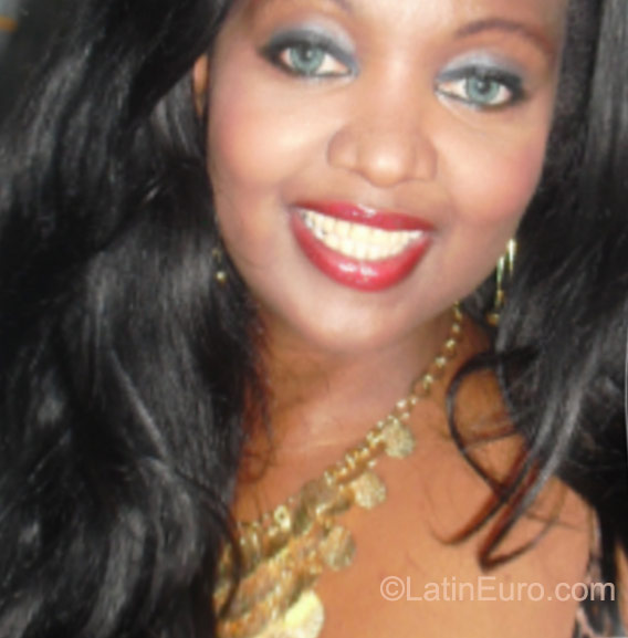 Date this attractive Brazil girl Adriana from Rio De Janeiro BR9435