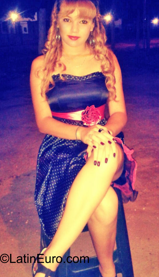 Date this voluptuous Venezuela girl Daniela from Caracas VE616