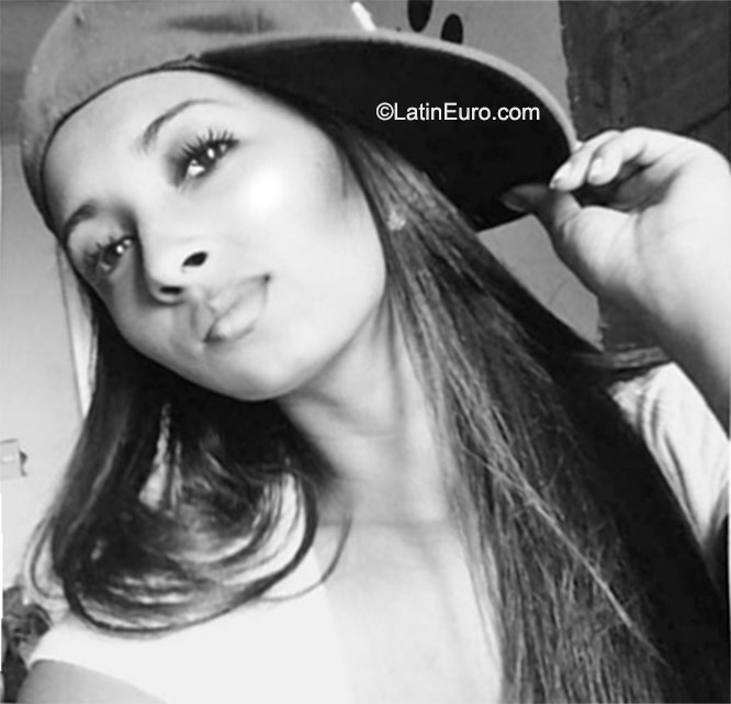Date this funny Colombia girl Andrea from Medellin CO19714