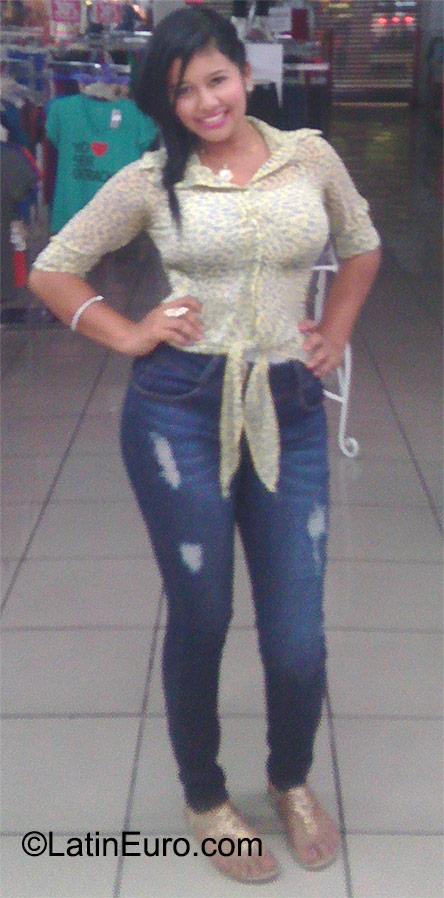 Date this sensual Honduras girl Sindie from La Ceiba HN1670