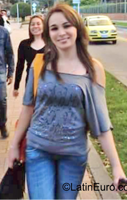 Date this foxy Colombia girl Sandra from Bogota CO17965