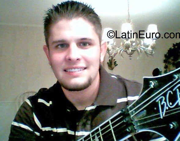 Date this young United States man James2u from Austin US16443