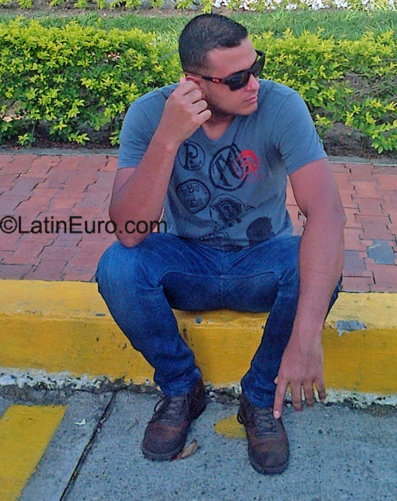 Date this charming Colombia man Alexander from Pereira CO17978
