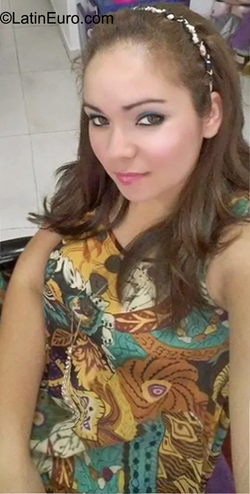 Date this happy Honduras girl Yakiy from Santa rosa de copan HN1685