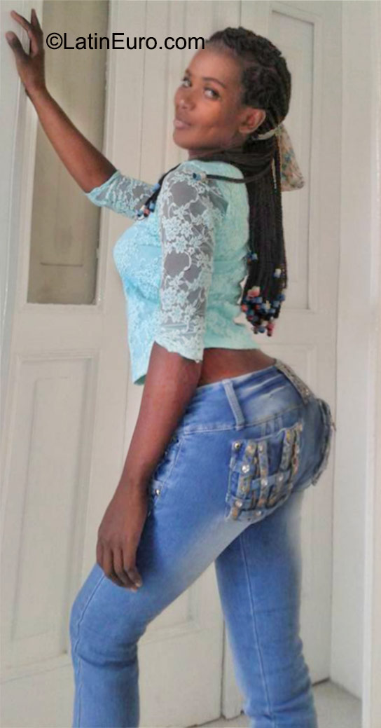 Date this hot Colombia girl Amy from Medellin CO17988