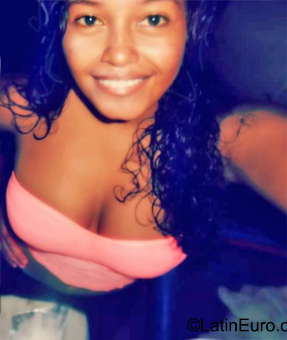 Date this gorgeous Colombia girl Fernanda from Bogota CO17995