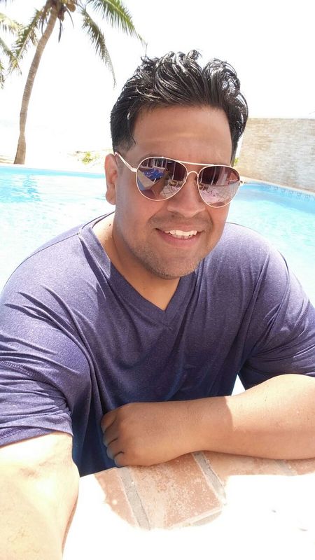 Date this young United States man RolandoRivas from Chicago US16472