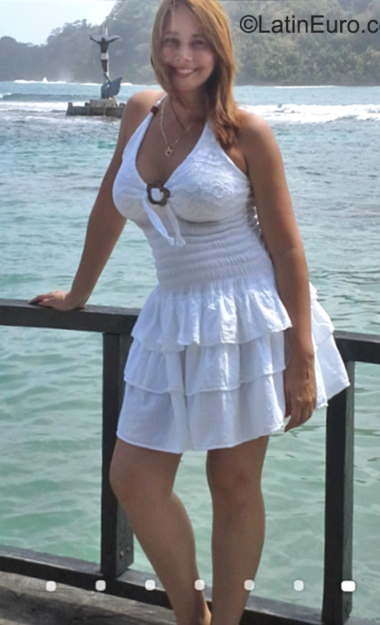 Date this cute Panama girl Giseala from Panama City PA695