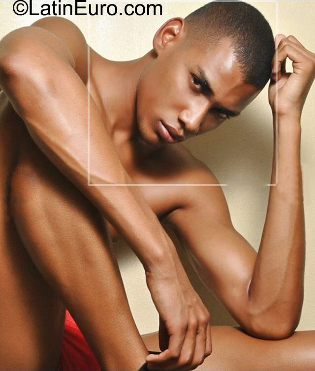 Date this beautiful Dominican Republic man Luis from Santo Domingo DO23300